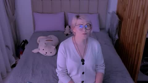 Sabrina MacMarren online show from March 16, 2026, 5:06 pm