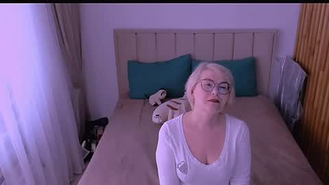 Sabrina MacMarren online show from April 28, 2026, 1:05 pm