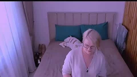Sabrina MacMarren online show from May 1, 2026, 4:00 pm