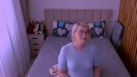 Snapshot of sabrinamacmarren chatting on June 15, 2026, 1:13 pm Sabrina MacMarren online show from June 15, 2026, 1:13 pm