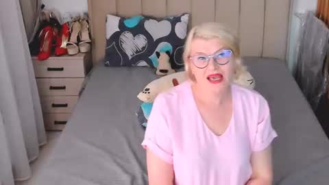Sabrina MacMarren online show from July 28, 2026, 7:39 pm