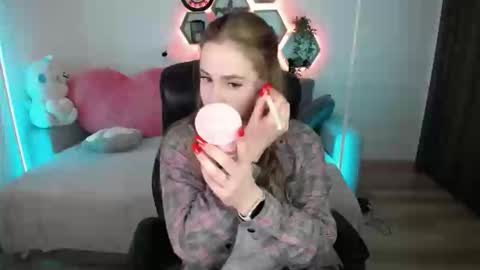 Sabrina Violet online show from April 26, 2026, 8:12 am