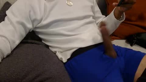 Dee online show from October 31, 2025, 9:10 am