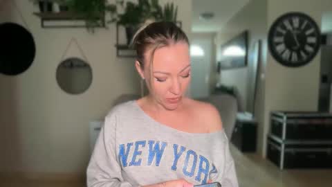 sacha__xx online show from March 3, 2026, 10:54 am