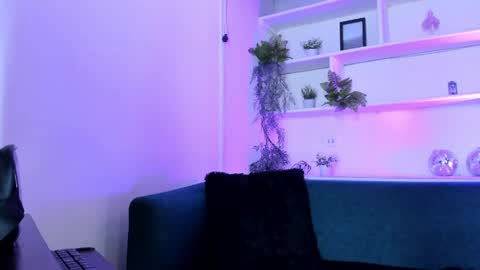 Snapshot of saelivrae chatting on May 22, 2026, 7:19 pm Cami online show from May 22, 2026, 7:19 pm