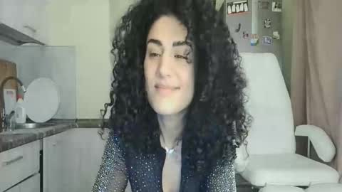 Snapshot of safari_xx chatting on November 26, 2025, 11:11 am Queen online show from November 26, 2025, 11:11 am