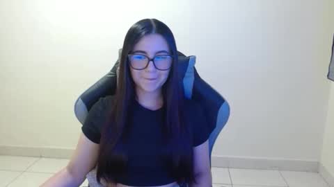 Sahaliefox  online show from December 1, 2025, 8:25 pm