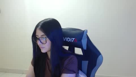 Sahaliefox  online show from December 17, 2025, 8:26 pm