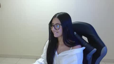 Sahaliefox  online show from March 25, 2026, 9:10 pm