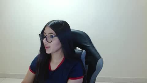 Sahaliefox  online show from April 24, 2026, 6:32 pm