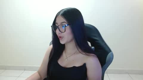 Sahaliefox  online show from April 25, 2026, 1:52 pm