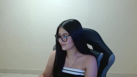 Sahaliefox  online show from April 27, 2026, 9:46 pm