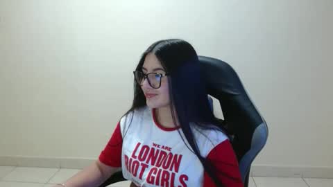 Sahaliefox  online show from April 29, 2026, 10:05 pm