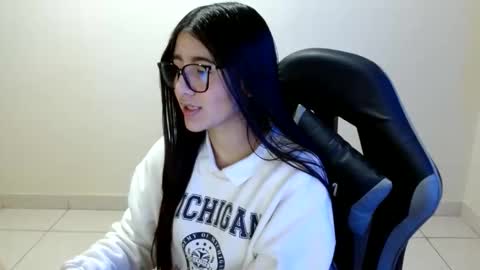 Snapshot of sahaliefox_ chatting on June 11, 2026, 1:09 pm Sahaliefox online show from June 11, 2026, 1:09 pm