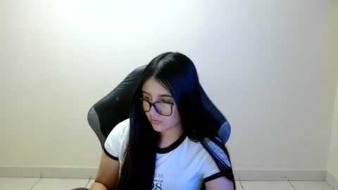 Snapshot of sahaliefox_ chatting on June 12, 2026, 9:46 pm Sahaliefox online show from June 12, 2026, 9:46 pm