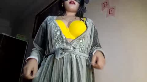 Snapshot of sahani2208 chatting on December 17, 2024, 6:53 pm Queen Archana online show from December 17, 2024, 6:53 pm