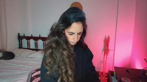 Sindy Scott online show from July 25, 2026, 7:33 pm
