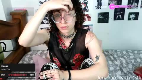 Snapshot of salemqueer_ chatting on May 14, 2026, 8:15 pm Sam online show from May 14, 2026, 8:15 pm