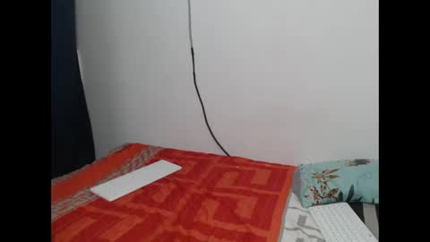 sallomeh_ online show from February 9, 2026, 7:18 pm