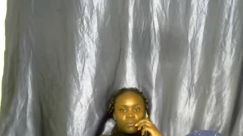 Snapshot of sally_bee1 chatting on July 25, 2026, 7:33 pm sally_bee1 online show from July 25, 2026, 7:33 pm