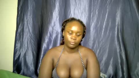 Snapshot of sally_bee1 chatting on July 27, 2026, 8:05 pm sally_bee1 online show from July 27, 2026, 8:05 pm
