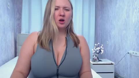 Snapshot of sallyverda chatting on May 25, 2026, 7:42 pm Sally online show from May 25, 2026, 7:42 pm