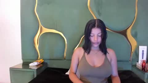 Snapshot of salmaportman_ chatting on October 26, 2025, 3:45 am salmaportman_ online show from October 26, 2025, 3:45 am