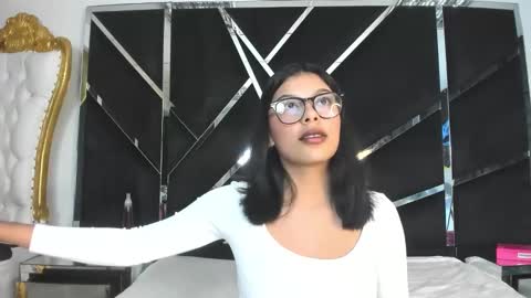 salmaportman_ online show from March 18, 2026, 6:55 pm