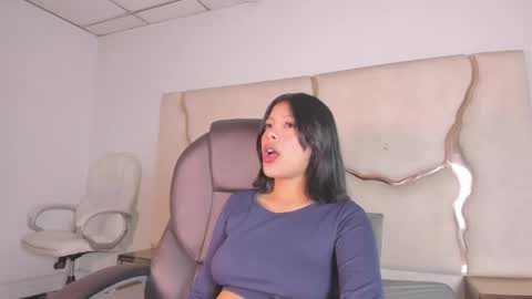 salmaportman_ online show from May 13, 2026, 2:31 am