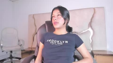 salmaportman_ online show from May 15, 2026, 2:18 am