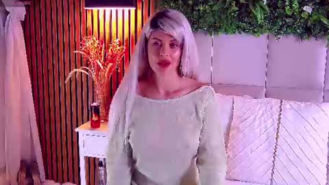 SalmaRoze online show from June 18, 2026, 4:02 am
