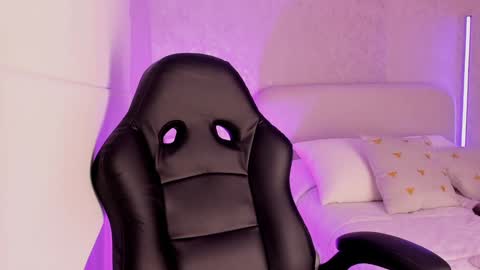 Snapshot of salomee_11 chatting on February 2, 2025, 5:10 am salo online show from February 2, 2025, 5:10 am