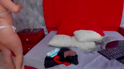 SalomeEvanz online show from May 13, 2026, 5:54 pm