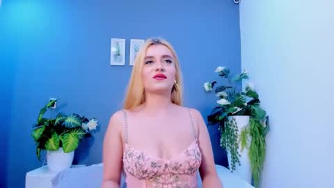 Salome Larzon online show from April 27, 2026, 11:03 pm