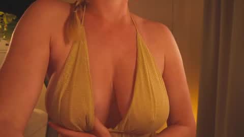IsaBella-  online show from April 26, 2026, 6:27 pm