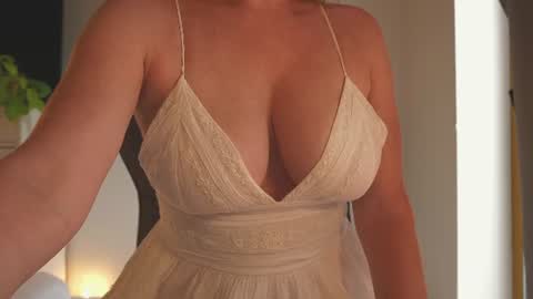 Snapshot of saltedhoney chatting on June 15, 2026, 12:18 pm IsaBella- online show from June 15, 2026, 12:18 pm