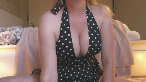 Snapshot of saltedhoney chatting on June 19, 2026, 2:10 pm IsaBella- online show from June 19, 2026, 2:10 pm