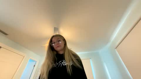 Snapshot of saltycaptain69_hatgirl69 chatting on November 28, 2025, 3:25 pm Salty Captain 69 Hat Girl 69 online show from November 28, 2025, 3:25 pm