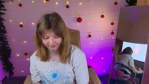 Snapshot of salut_love chatting on December 20, 2024, 3:31 pm Ruby online show from December 20, 2024, 3:31 pm