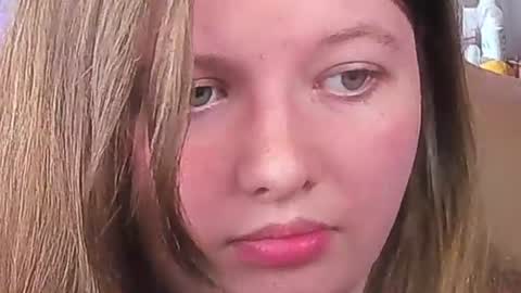 Snapshot of salut_love chatting on July 28, 2026, 3:21 pm Ruby online show from July 28, 2026, 3:21 pm