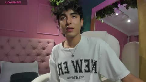 salvatore  online show from December 15, 2024, 9:31 pm