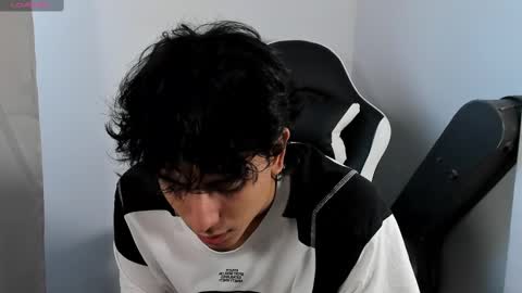 salvatore_montt online show from February 15, 2025, 9:48 pm