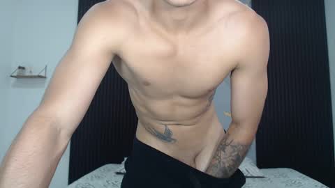 Snapshot of sam_and_mike chatting on February 14, 2025, 2:33 pm sammmikee online show from February 14, 2025, 2:33 pm