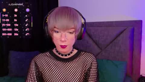 Snapshot of sam_russo chatting on September 10, 2025, 7:19 am Sam online show from September 10, 2025, 7:19 am