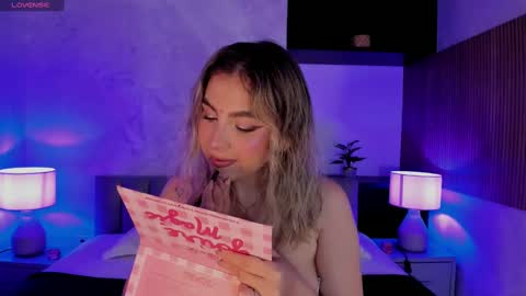 Snapshot of samanta_bone chatting on January 17, 2025, 9:28 pm Samanta online show from January 17, 2025, 9:28 pm