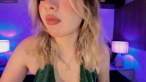 Snapshot of samanta_bone chatting on February 10, 2025, 9:36 pm Samanta online show from February 10, 2025, 9:36 pm