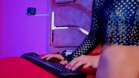 samantaa_liov online show from April 30, 2026, 8:57 pm