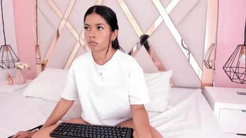 Snapshot of samantaa_shy chatting on March 9, 2025, 6:28 am sam online show from March 9, 2025, 6:28 am