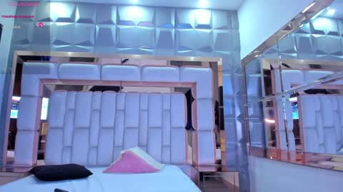 Snapshot of samantasm chatting on January 15, 2025, 8:41 am S A M A N T A online show from January 15, 2025, 8:41 am