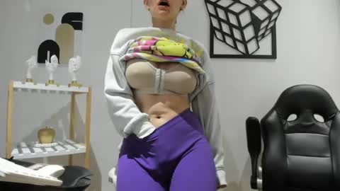 Snapshot of samantha_larusso_ chatting on July 1, 2026, 1:51 am Andy online show from July 1, 2026, 1:51 am